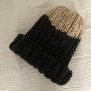 Ovate wool hand knit beanie/toque